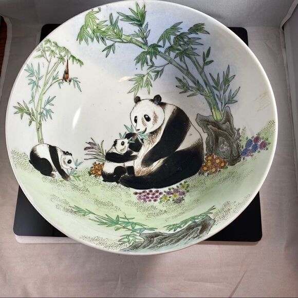 Bowl with panda design in delicate china for serving or display - Picture 3 of 9